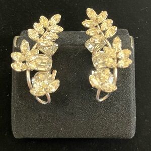 Beautiful Leaves 🍃 Design Clip On Rhinestones Earrings